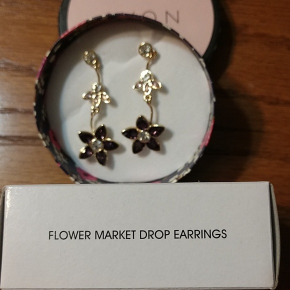 Avon amethyst color flower earrings - Picture 3 of 3